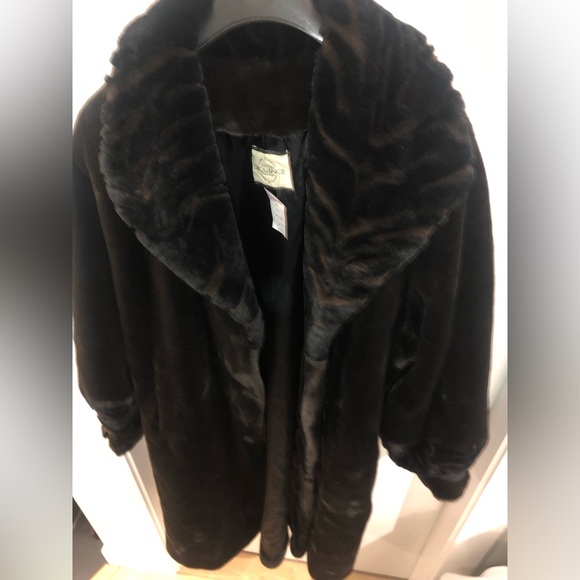 SEQUENCE FUR COAT - OVERSIZED XL - Picture 8 of 15